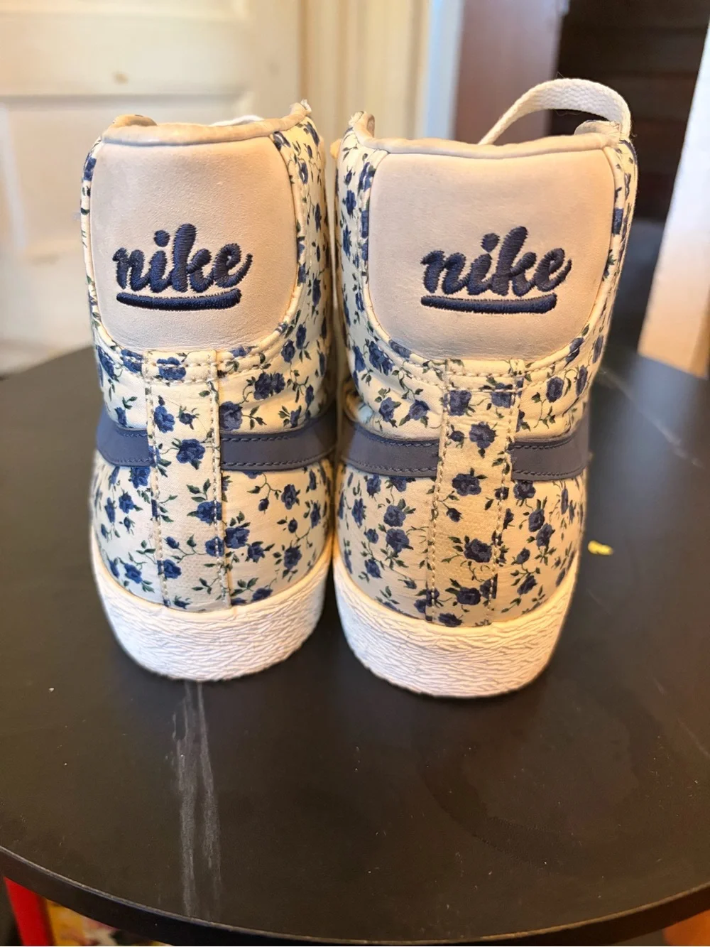 Nike Unisex Mids 77 Floral Sneakers woman’s 10 mens Size 8.5